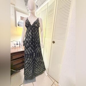 Valerie  dye  maxi dress size M‎
